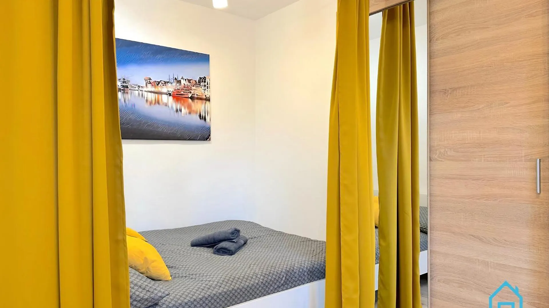 Honey Apartment- Cozy Retreat, 10 Minutes To Gdansk Old Town 0*,